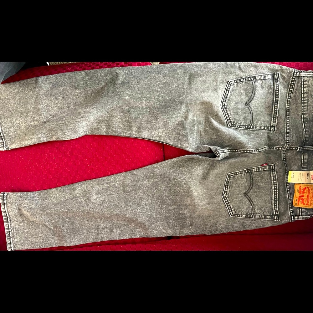 Selling a Brand-New pair of Levi gray acid- wash stretch jeans !! With tags - Picture 3 of 5